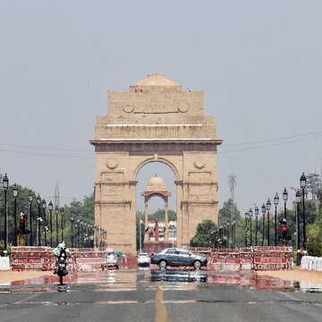 Delhi sizzles at 40.7°C, IMD warns of heatwave conditions by weekend