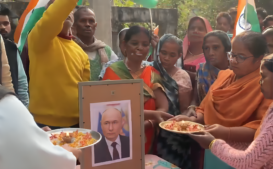 Aarti in Banaras, sand art in Puri: Cultural tributes sweep India as the nation prepares to welcome Vladimir Putin