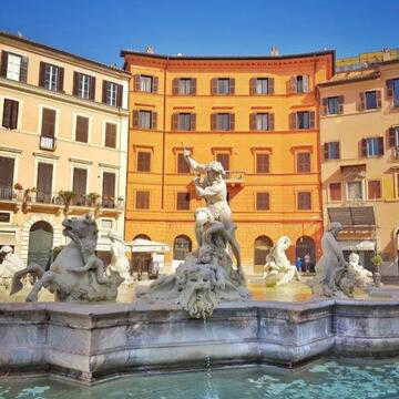 Pre-wedding dare gone wrong? Tourist climbs Florence fountain, causes damage