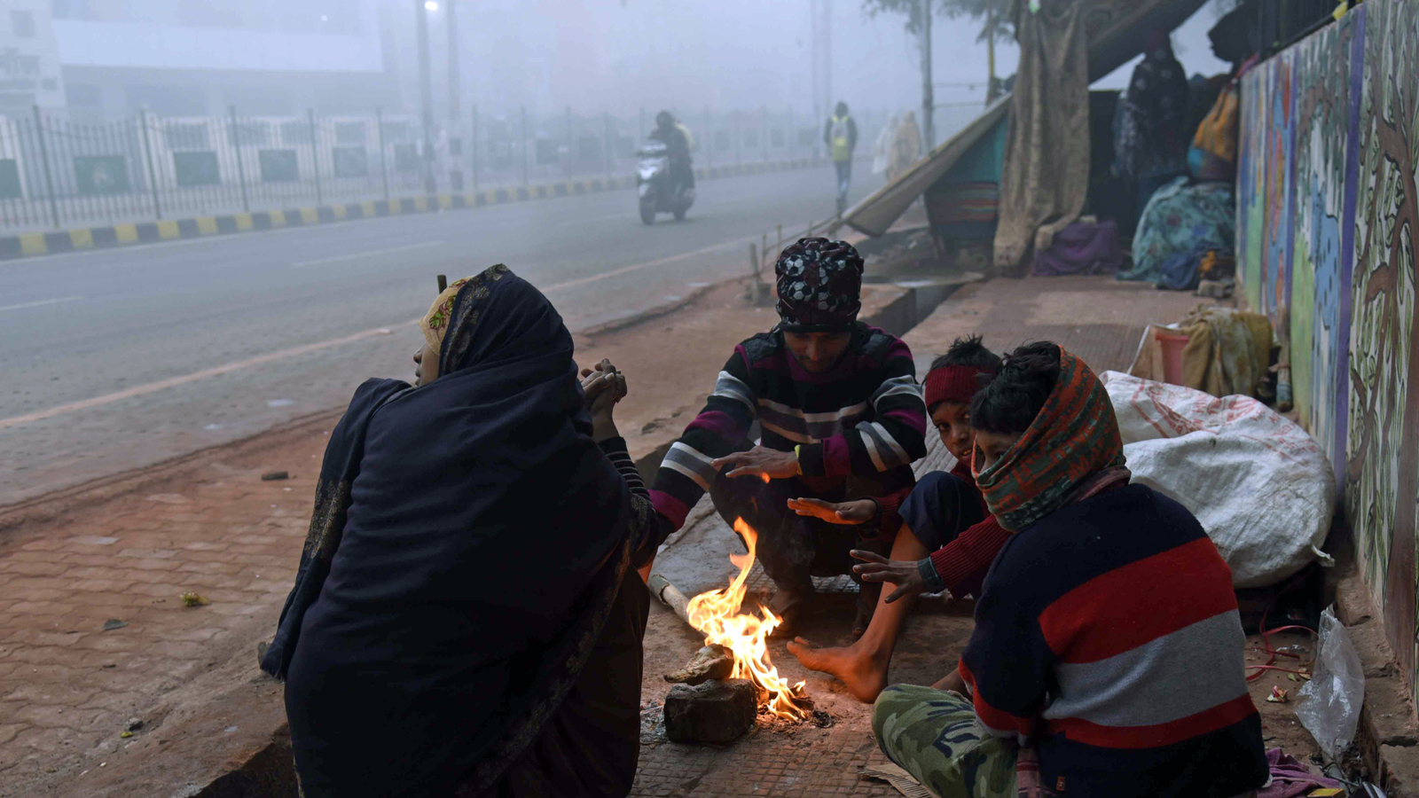 IMD issues cold wave alert for Delhi, Lucknow, Patna; rain forecast for Odisha, West Bengal, Tamil Nadu