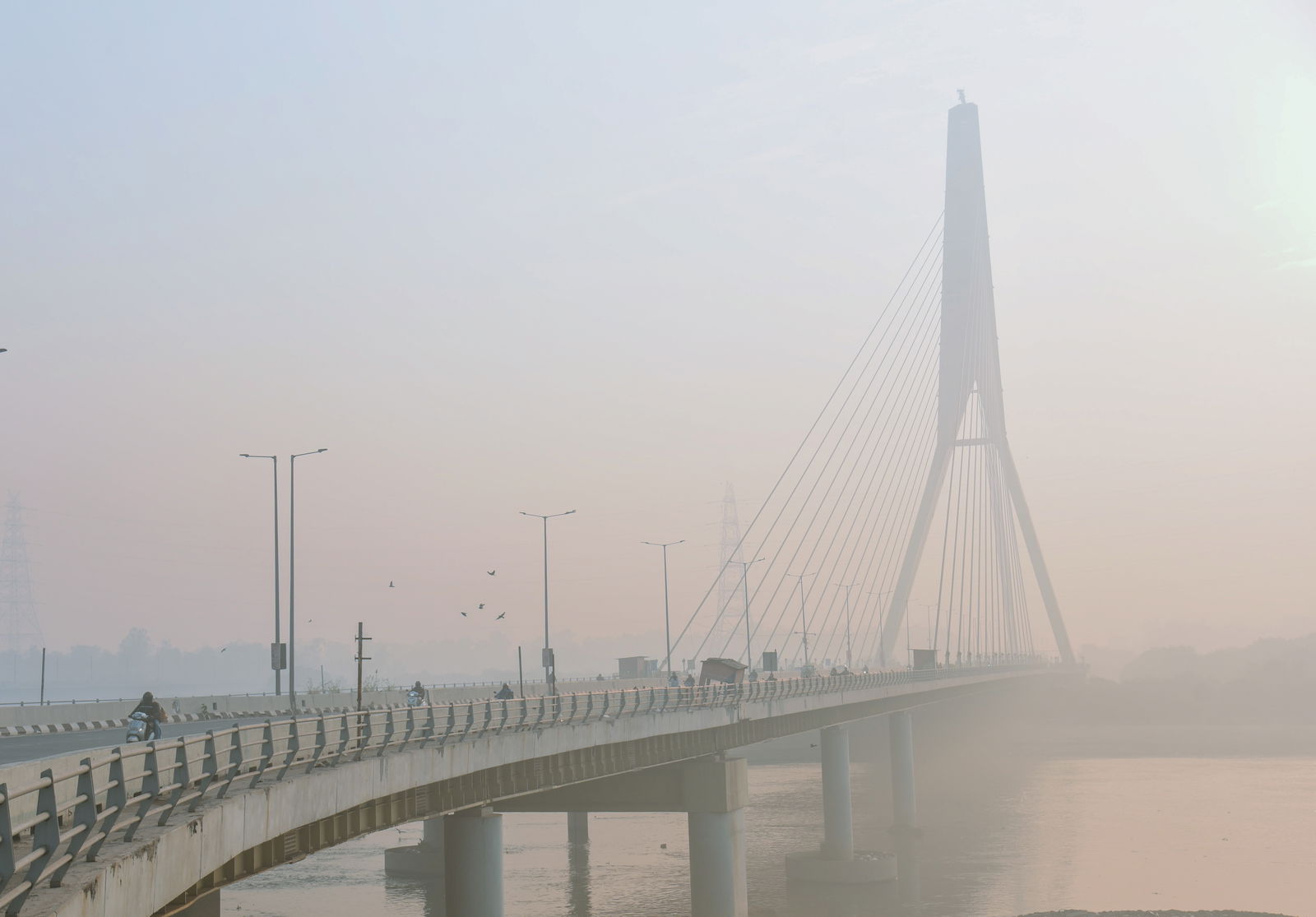 Mercury dips to 9.9°C in Delhi, marking season’s first cold wave