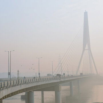 Mercury dips to 9.9°C in Delhi, marking season’s first cold wave