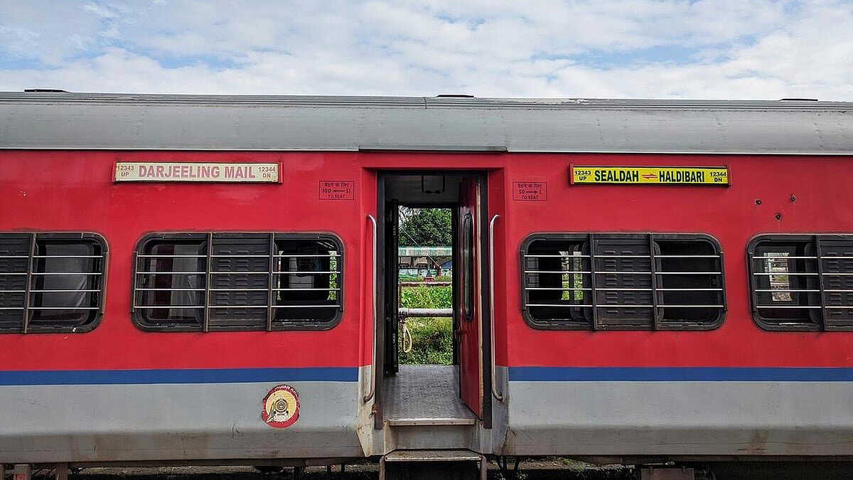 Snatching inside AC coach of Darjeeling Mail sparks security concerns