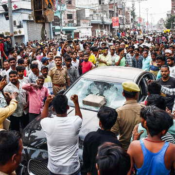 Vehicles burnt, roads blocked: Tensions flare in Uttam Nagar after man beaten to death during Holi
