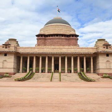 Fire breaks out at Rashtrapati Bhavan complex, five fire engines rushed to the spot