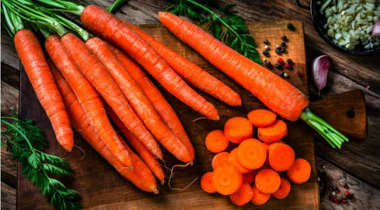 Does eating carrots every day increase hair density? What ingredients are there in this vegetable?