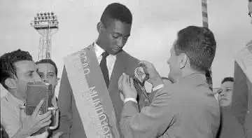 Pelé’s 1958 World Cup final jersey heads to auction, could fetch ₹5-7 crore