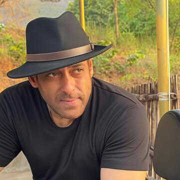 'Kya hua beta?': Salman Khan clarifies viral ‘lonely’ post, reveals mother’s emotional query