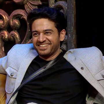 Gaurav Khanna lifts the Bigg Boss 19 trophy after a season full of entertainment