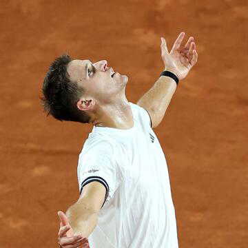Jakub Menšík stuns Rublev, reaches maiden French Open quarterfinal
