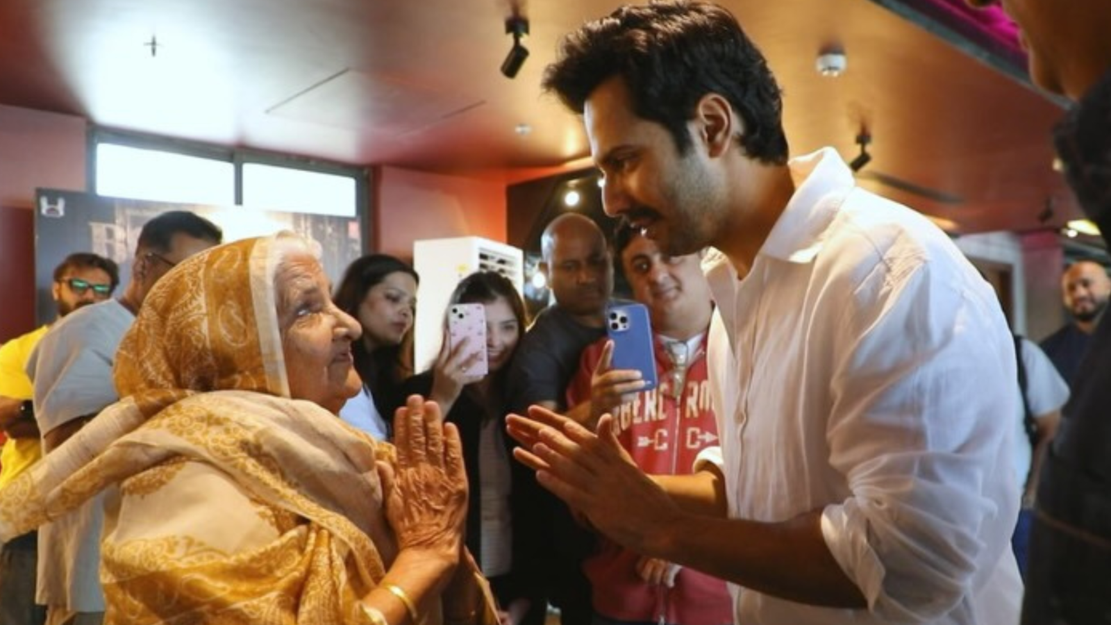 Watch | Varun Dhawan dances to iconic 'Border 2' song with Navy officers