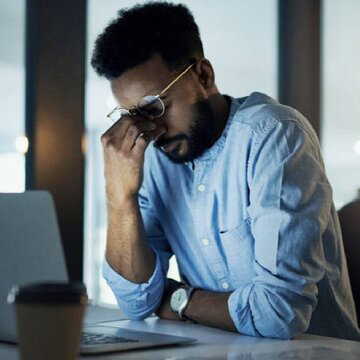 The worker can't breathe, but the boss has only one thing to say: 'The deadline cannot be missed'