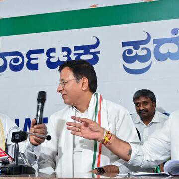 Siddaramaiah, Shivakumar hold talks with Kharge, Rahul Gandhi amid Karnataka power-sharing speculation
