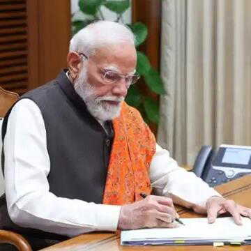 PM Modi crosses 100 million Instagram followers, sets global record