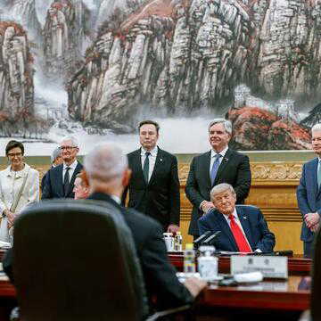 Elon Musk’s facial expressions during China banquet go viral, spark online frenzy