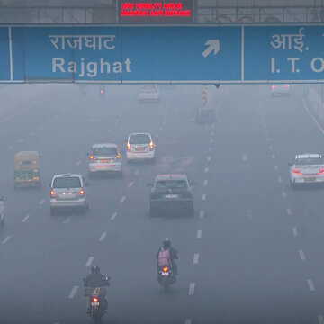Delhi’s air quality stays ‘very poor’; minimum temperature rises to 7.7°C