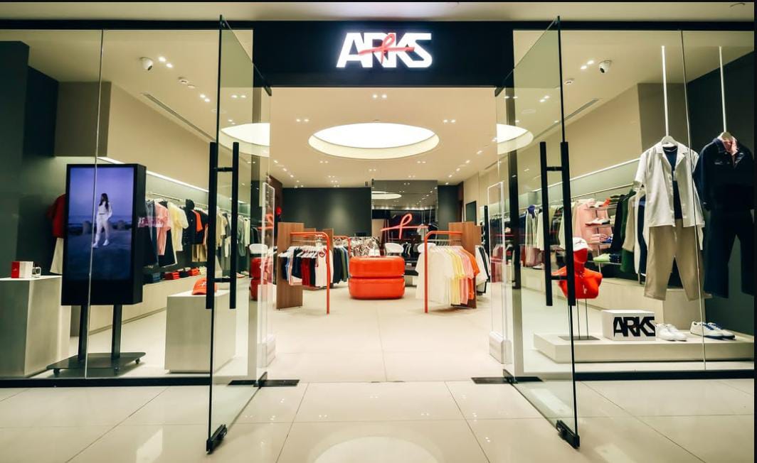 Ranbir Kapoor charms Delhi fans at ARKS launch, reveals dream to direct a film