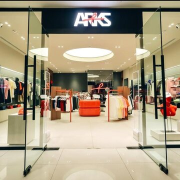 Ranbir Kapoor charms Delhi fans at ARKS launch, reveals dream to direct a film