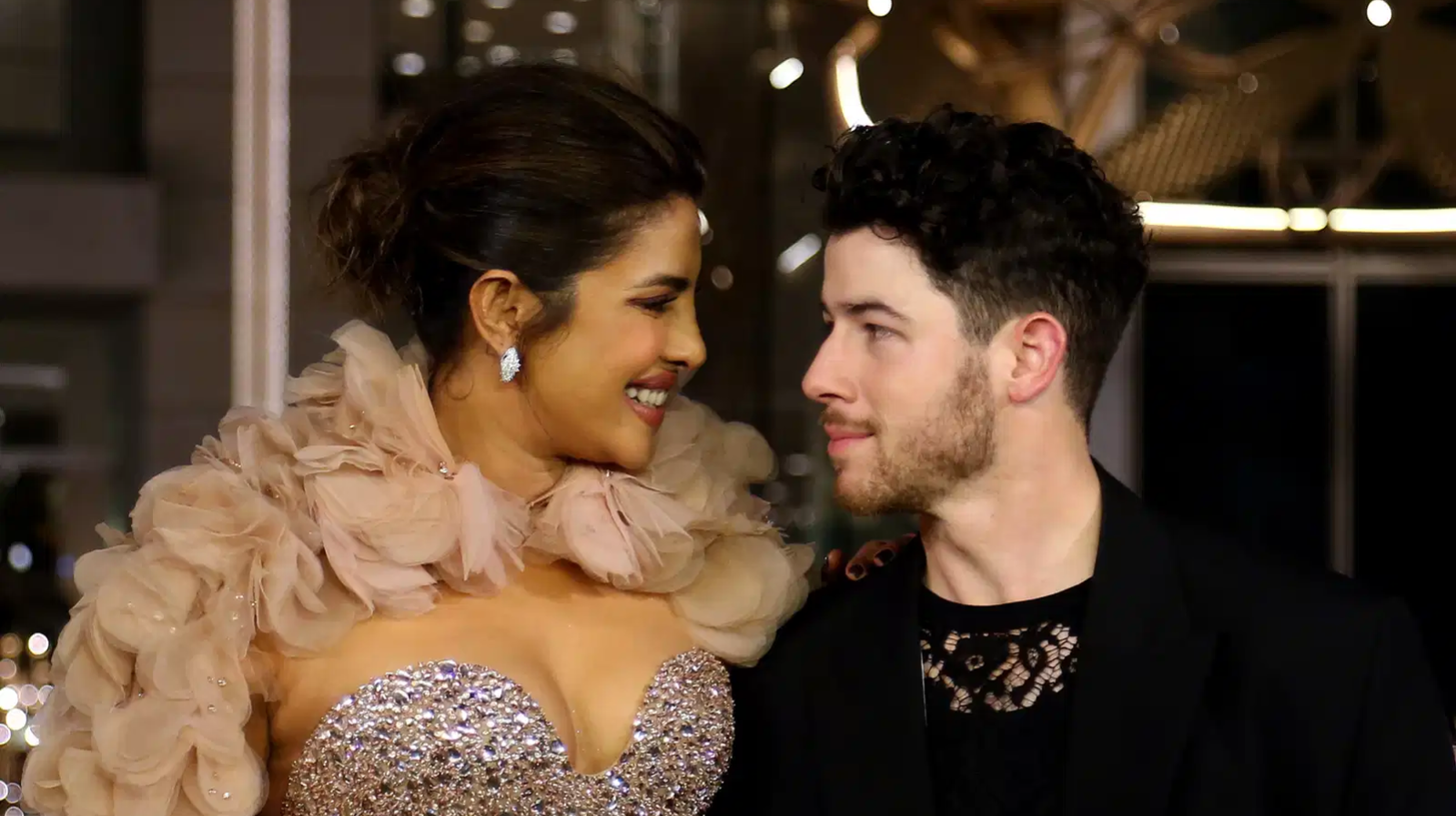 Priyanka Chopra shares how Nick Jonas took her on a plane ride just to see the 'Moon'