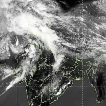 1,000 km cloud belt sparks danger over North India, will Bengal see relief rain?