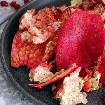 Want to maintain your skin's radiance in winter? Rub pomegranate peel on both cheeks