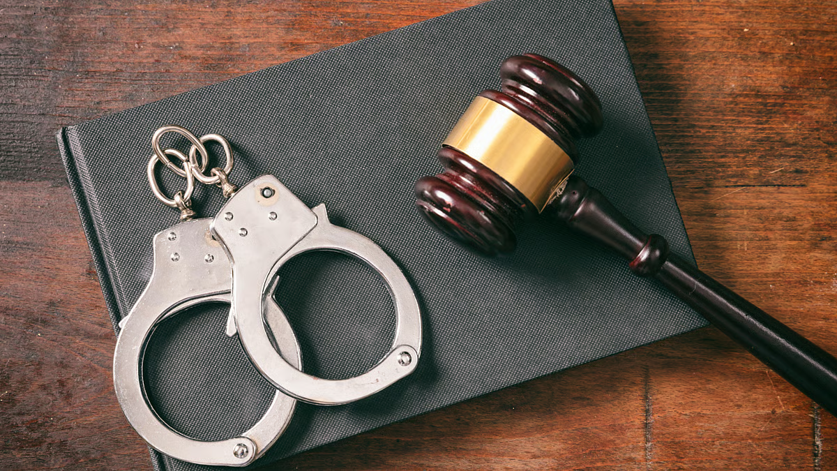 Lawyer accused of assaulting auto-rickshaw driver, altercation leads to vehicle vandalism