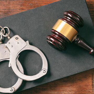 Lawyer accused of assaulting auto-rickshaw driver, altercation leads to vehicle vandalism