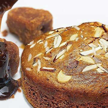 Make a festive Nolen Gur cake: Coat your cake the Bengali way