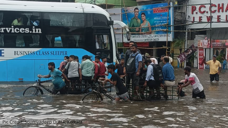 Kolkata waterlogging ahead of Durga Puja 2025: Social media users react to surprise downpour