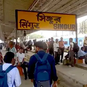 Howrah–Tarakeshwar trains hit for 3 hours, commuters stranded: Here's what railways says