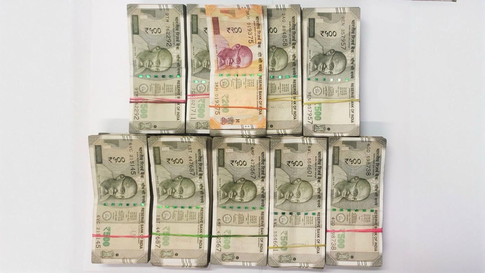 Woman of ‘Gujrati Gang’ held for Rs 9 lakh bus theft in Kolkata, full cash recovered