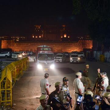 Explosion near Red Fort Metro Station kills 8, CISF puts nation on high alert