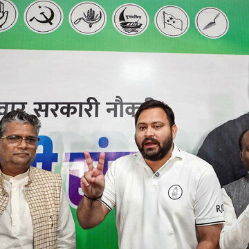 Tejashwi Yadav struggles to retain family legacy in Bihar elections, claims narrow lead in afternoon trends