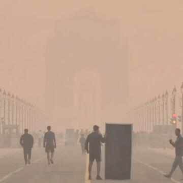 'Could barely see the sun anymore': Foreign tourist’s eerie words paints how Delhi choking on smog