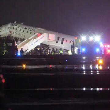 Pilot, co-pilot dead after plane crashes into fire truck at LaGuardia