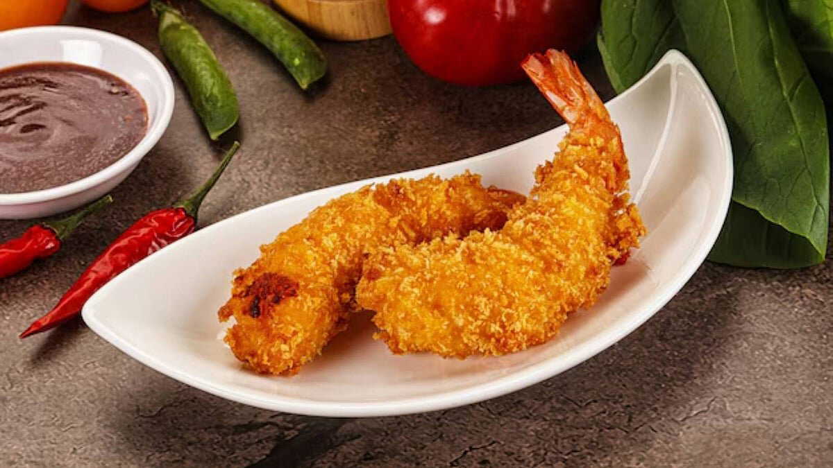 Want to have golden fried prawns with tea in the evening? Make them at home