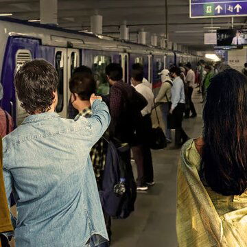 Kolkata Metro on Panchami: A physically demanding adventure, passengers in distress