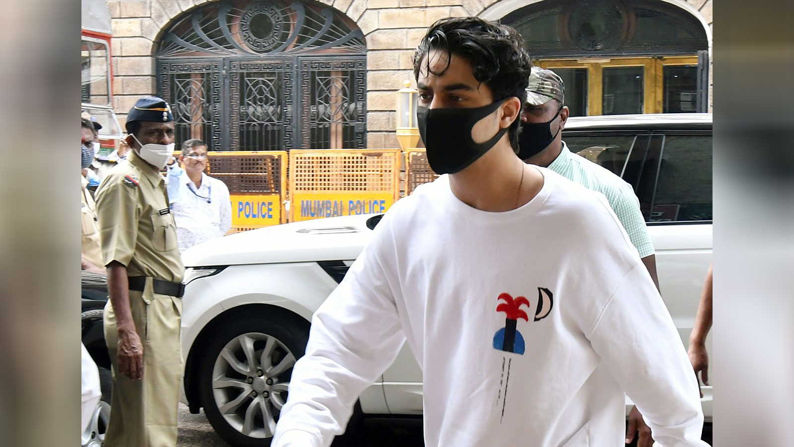 Aryan Khan under police scanner after viral 'middle finger' gesture at Bengaluru nightclub