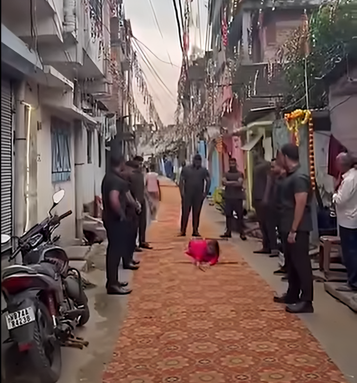 BJP councillor performs Chhath ‘dandi’ with 8 bouncers; viral video sparks row