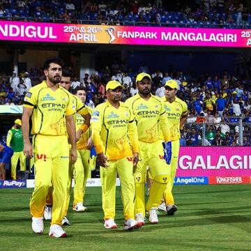 Why CSK wore black armbands against Mumbai Indians ?