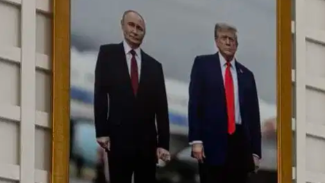 Donald Trump hangs photo of himself with Vladimir Putin in White House - Here's what we know