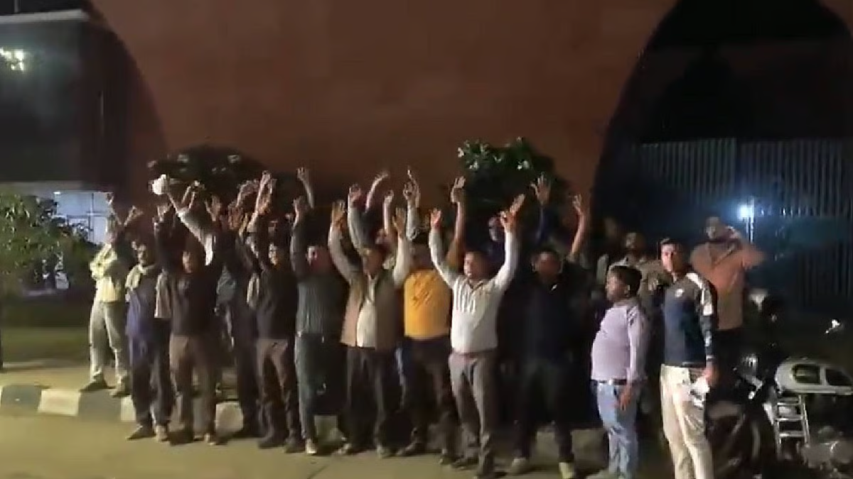 Angry over Diwali bonus delay, workers open toll gates on Agra-Lucknow Expressway in protest