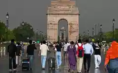 Red alert in Delhi: Thunderstorms, lightning and 90 kmph winds expected