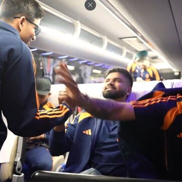 Shubman Gill and Virat Kohli reunited in the team bus, internet floods with nostalgic Ro-Ko emotions