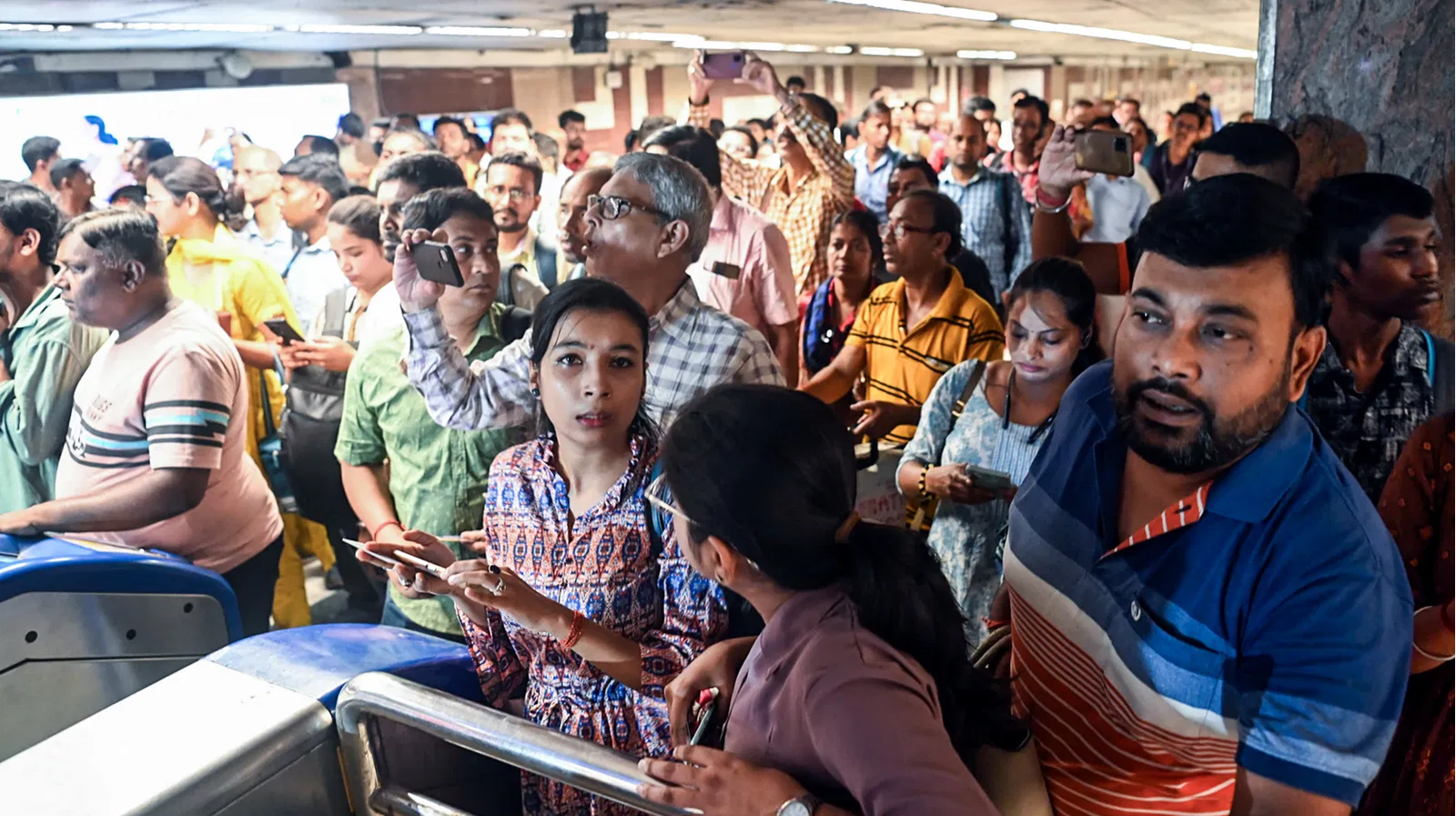Kolkata Metro surges to record 9.82 lakh daily commuters, gears up for Puja festivities