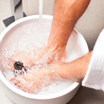 Hard day at work? Try taking a footbath before going to bed