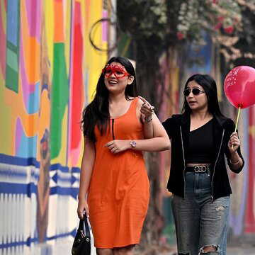 Want to take photos against an Instagram-worthy backdrop? Head to this colorful alley in the city