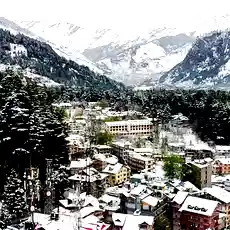 Over 1,000 vehicles stranded at Atal Tunnel after heavy snowfall in Manali