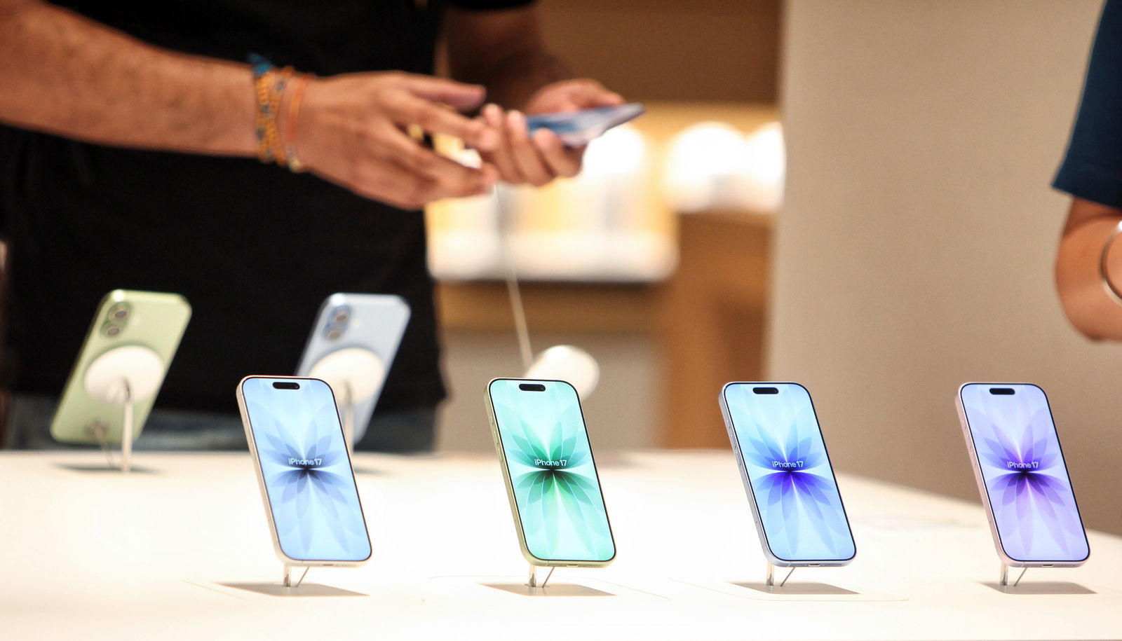 iPhone 17 mania hits Bengaluru, fans line up at Apple Stores across the city