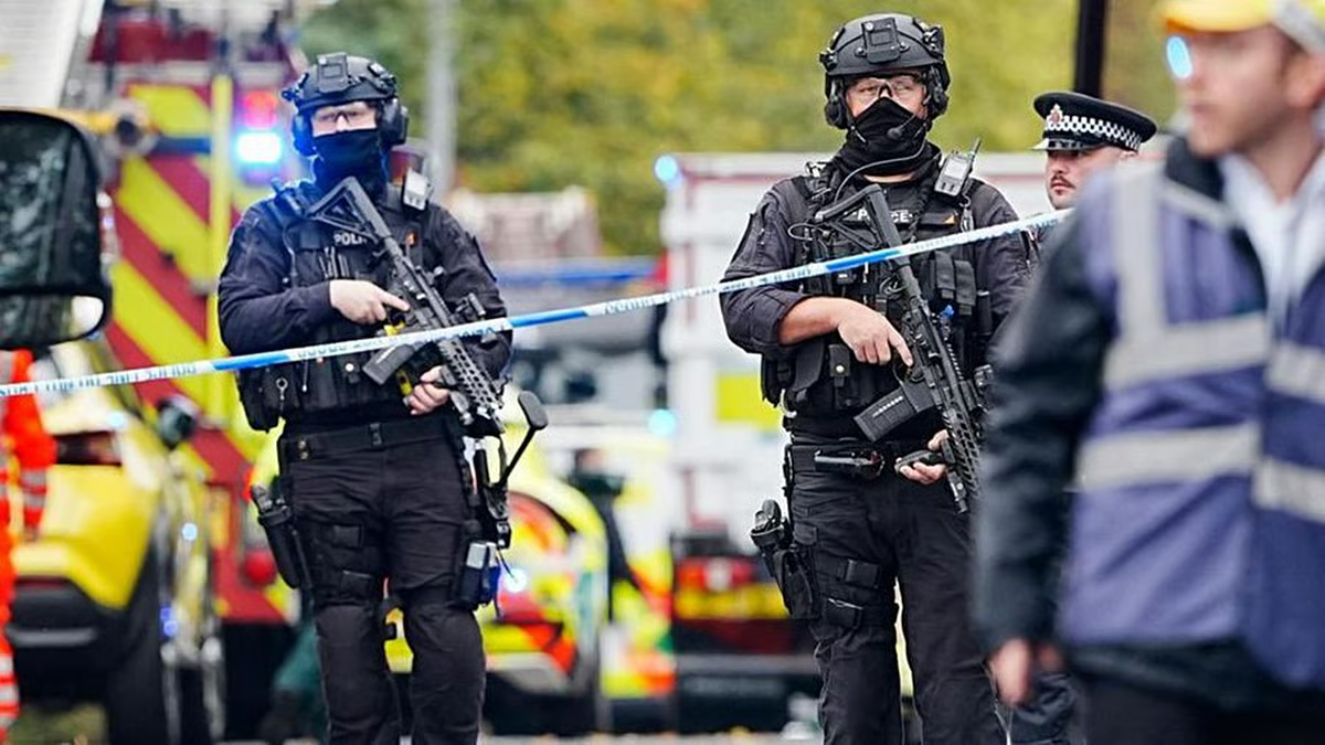 UK Synagogue knife attack: Two dead, suspect shot by Police